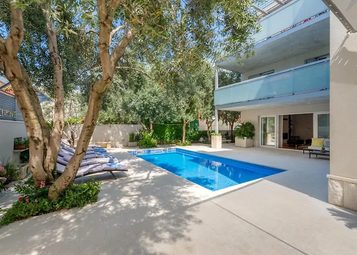 Rex Exclusive Apartment Split